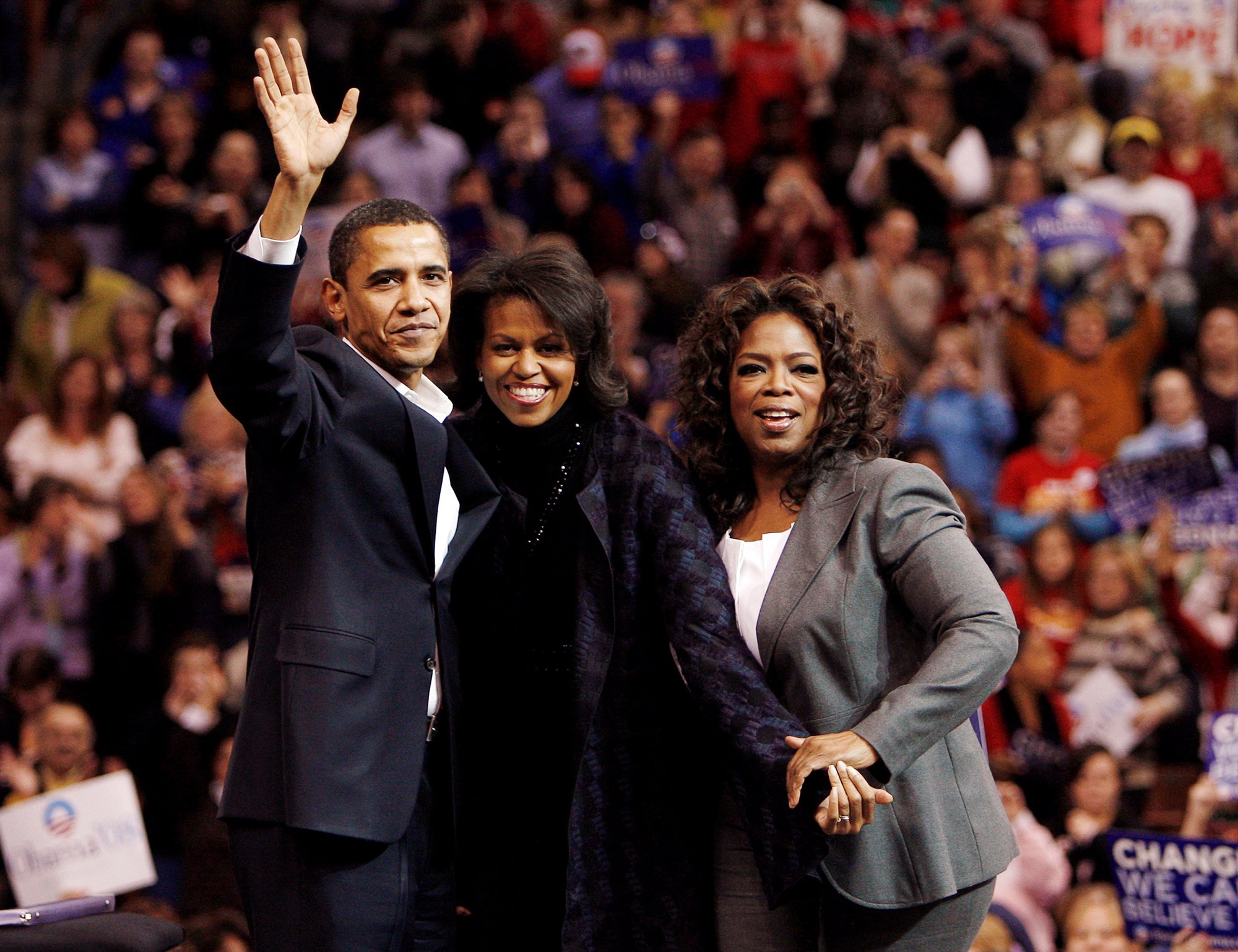 180108-oprah-winfrey-michelle-obama-ac-532p_0fbd7ab0e3ab6c8a230fb18bc50e8ab0.fit-2000w